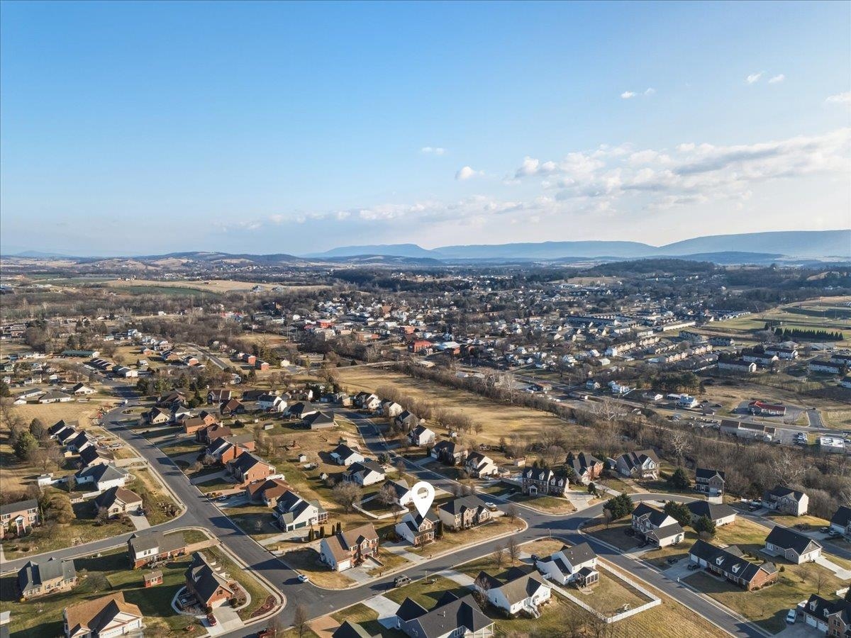 191 EISENHOWER DR, BROADWAY, Virginia 22815, 4 Bedrooms Bedrooms, ,2 BathroomsBathrooms,Residential,191 EISENHOWER DR,672329 MLS # 672329