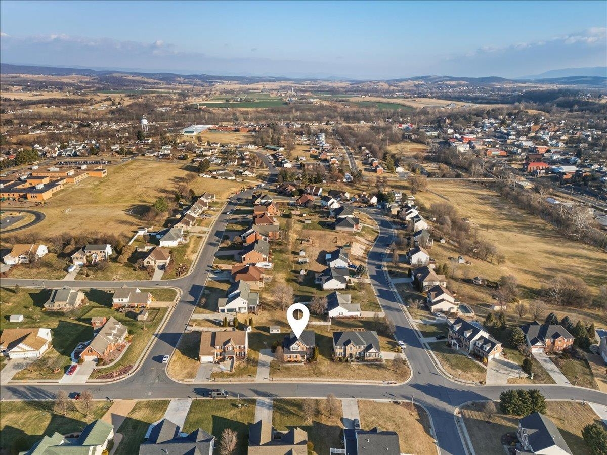 191 EISENHOWER DR, BROADWAY, Virginia 22815, 4 Bedrooms Bedrooms, ,2 BathroomsBathrooms,Residential,191 EISENHOWER DR,672329 MLS # 672329