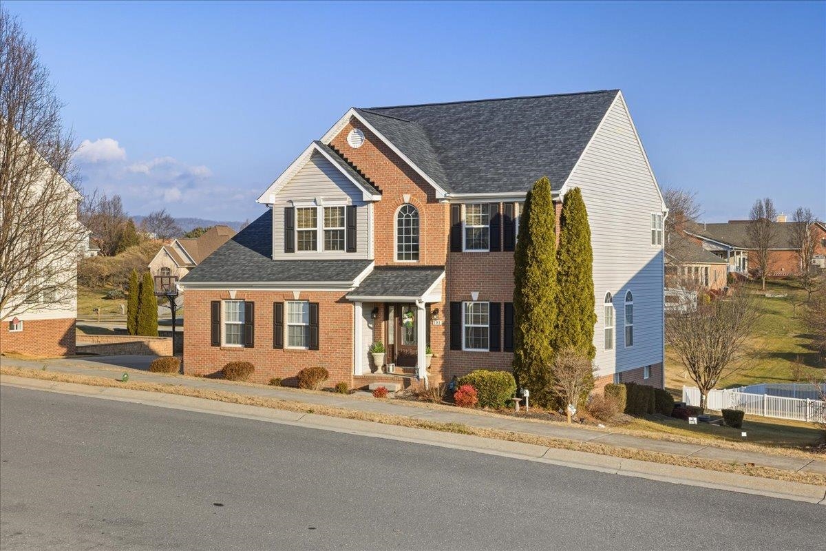 191 EISENHOWER DR, BROADWAY, Virginia 22815, 4 Bedrooms Bedrooms, ,2 BathroomsBathrooms,Residential,191 EISENHOWER DR,672329 MLS # 672329