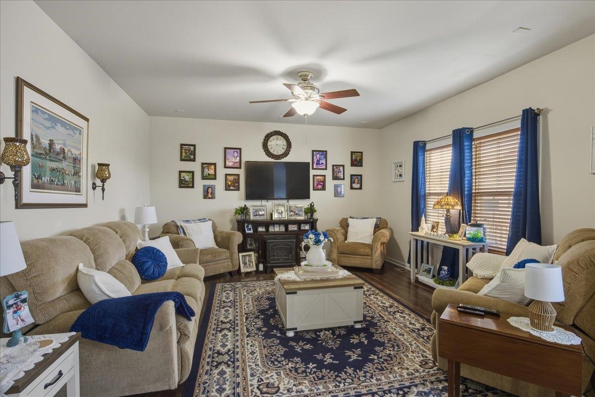 191 EISENHOWER DR, BROADWAY, Virginia 22815, 4 Bedrooms Bedrooms, ,2 BathroomsBathrooms,Residential,191 EISENHOWER DR,672329 MLS # 672329