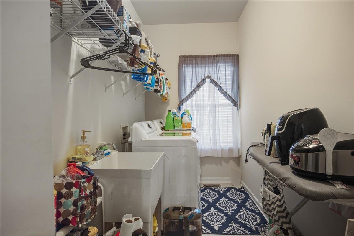 191 EISENHOWER DR, BROADWAY, Virginia 22815, 4 Bedrooms Bedrooms, ,2 BathroomsBathrooms,Residential,191 EISENHOWER DR,672329 MLS # 672329