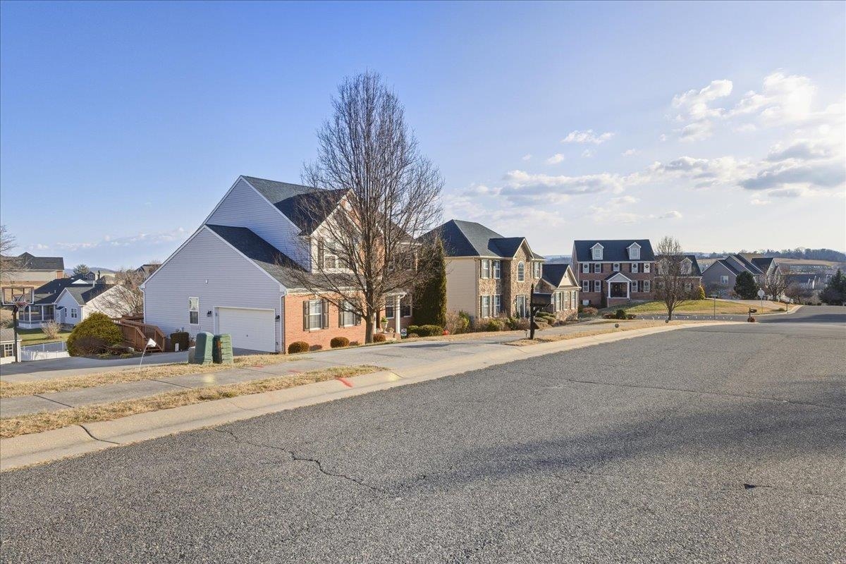 191 EISENHOWER DR, BROADWAY, Virginia 22815, 4 Bedrooms Bedrooms, ,2 BathroomsBathrooms,Residential,191 EISENHOWER DR,672329 MLS # 672329