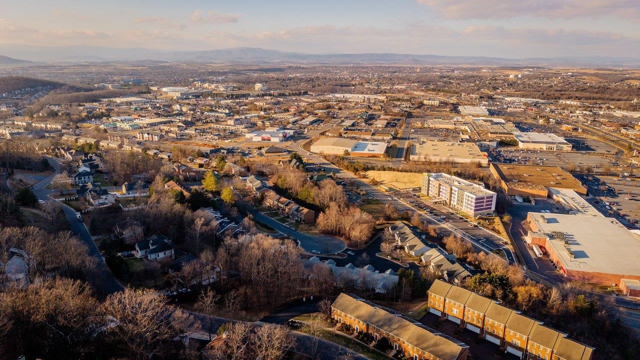 140 EMERALD DR, HARRISONBURG, Virginia 22801, 2 Bedrooms Bedrooms, ,2 BathroomsBathrooms,Residential,140 EMERALD DR,672330 MLS # 672330