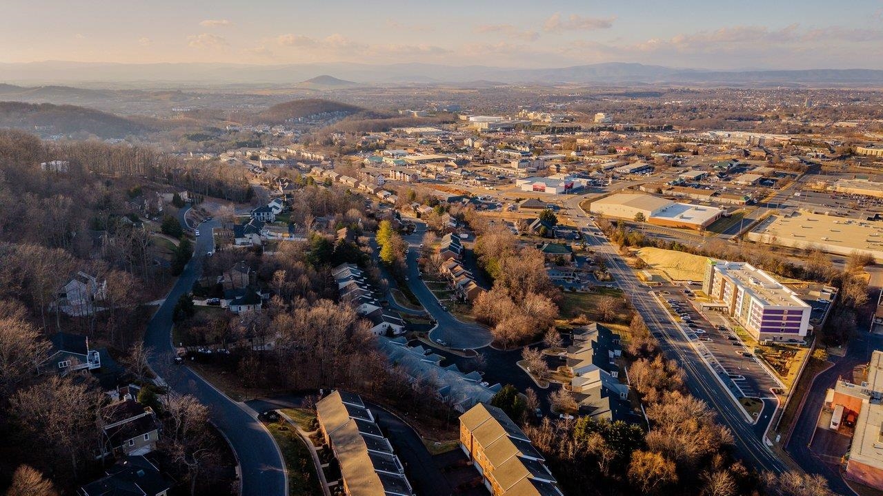 140 EMERALD DR, HARRISONBURG, Virginia 22801, 2 Bedrooms Bedrooms, ,2 BathroomsBathrooms,Residential,140 EMERALD DR,672330 MLS # 672330