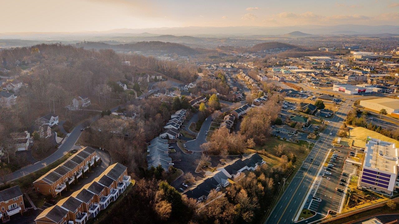 140 EMERALD DR, HARRISONBURG, Virginia 22801, 2 Bedrooms Bedrooms, ,2 BathroomsBathrooms,Residential,140 EMERALD DR,672330 MLS # 672330