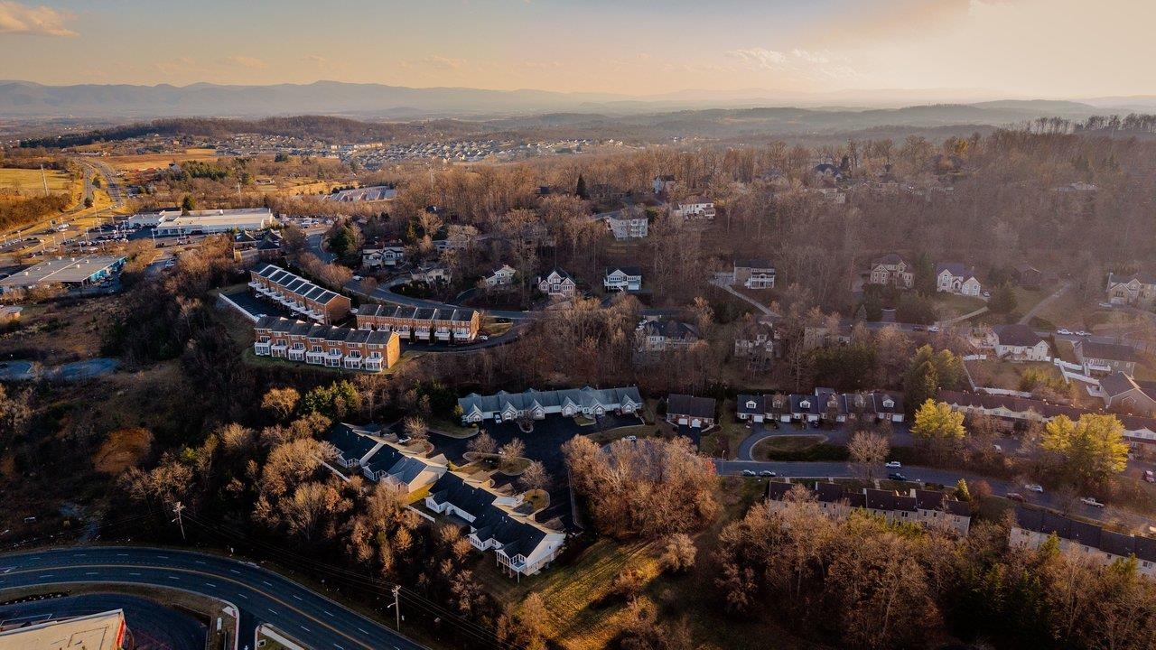 140 EMERALD DR, HARRISONBURG, Virginia 22801, 2 Bedrooms Bedrooms, ,2 BathroomsBathrooms,Residential,140 EMERALD DR,672330 MLS # 672330