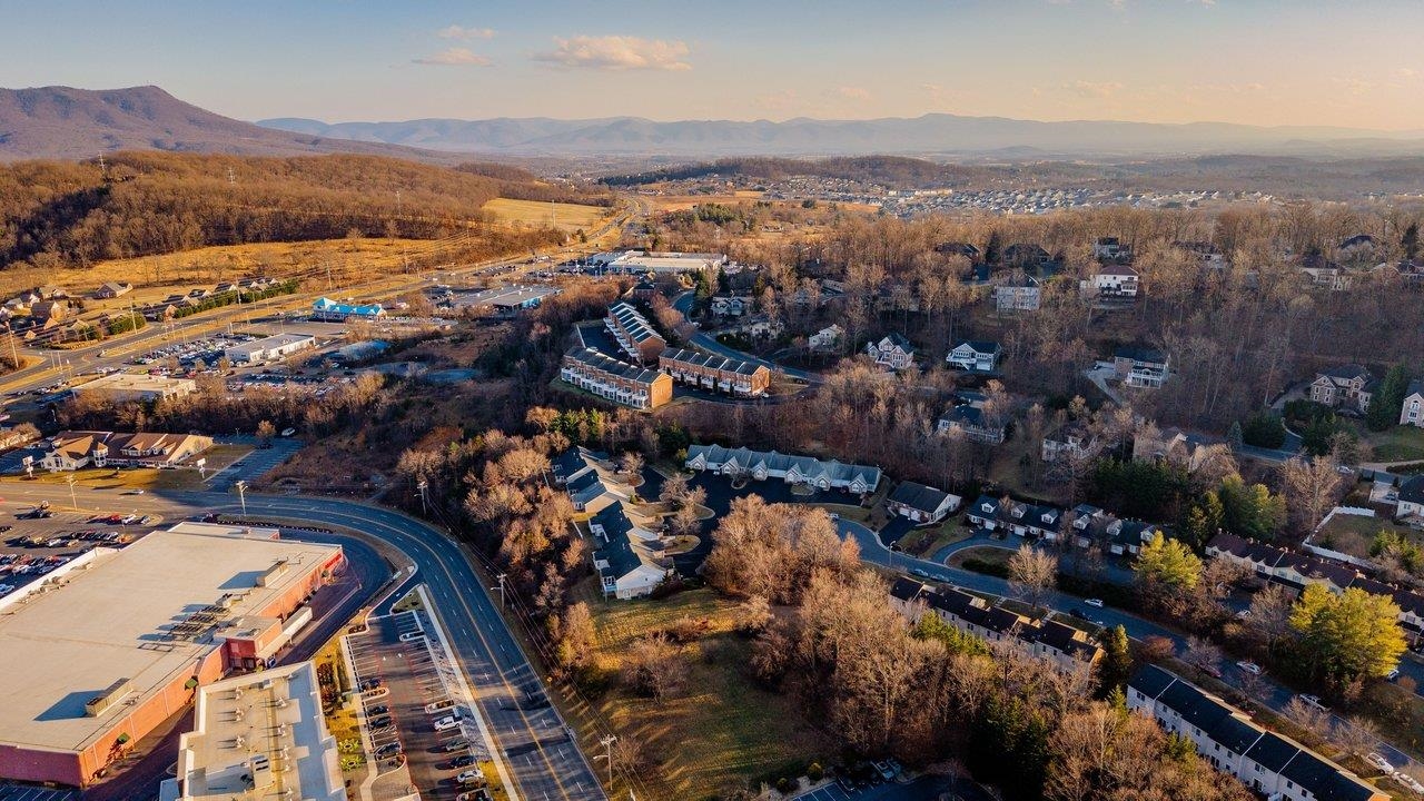 140 EMERALD DR, HARRISONBURG, Virginia 22801, 2 Bedrooms Bedrooms, ,2 BathroomsBathrooms,Residential,140 EMERALD DR,672330 MLS # 672330