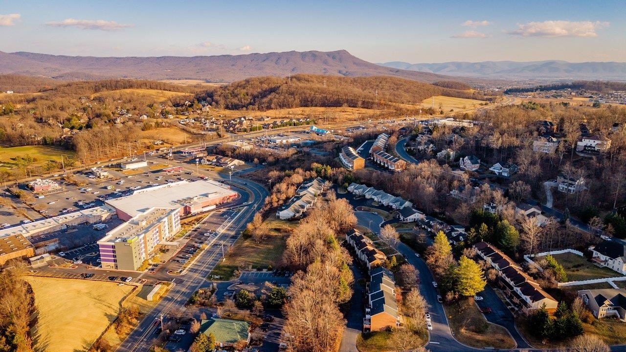 140 EMERALD DR, HARRISONBURG, Virginia 22801, 2 Bedrooms Bedrooms, ,2 BathroomsBathrooms,Residential,140 EMERALD DR,672330 MLS # 672330