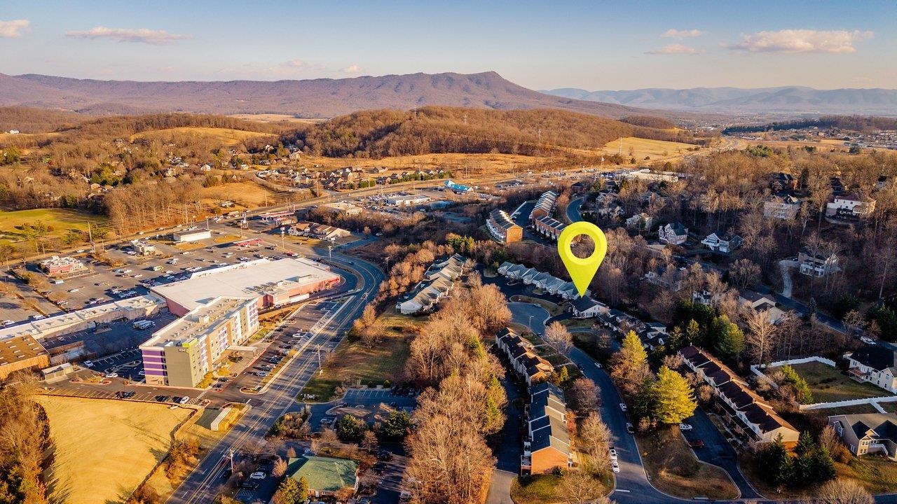 140 EMERALD DR, HARRISONBURG, Virginia 22801, 2 Bedrooms Bedrooms, ,2 BathroomsBathrooms,Residential,140 EMERALD DR,672330 MLS # 672330