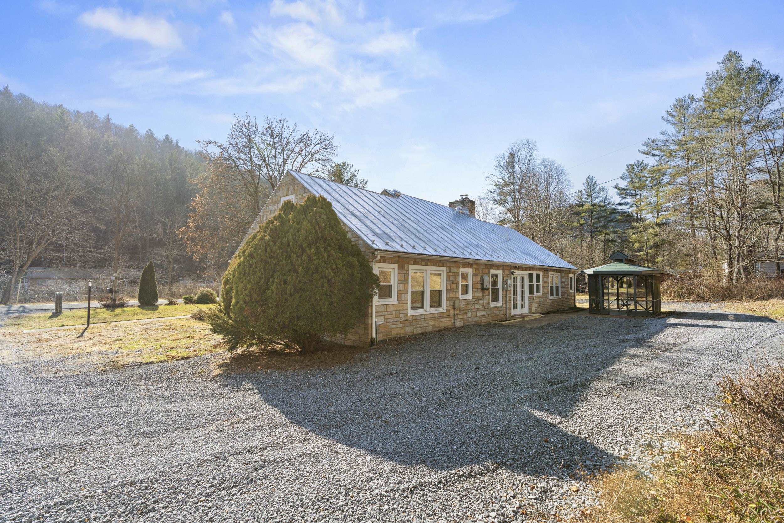 2193 HANKEY MOUNTAIN HWY, CHURCHVILLE, Virginia 24421, 3 Bedrooms Bedrooms, ,2 BathroomsBathrooms,Residential,2193 HANKEY MOUNTAIN HWY,672331 MLS # 672331