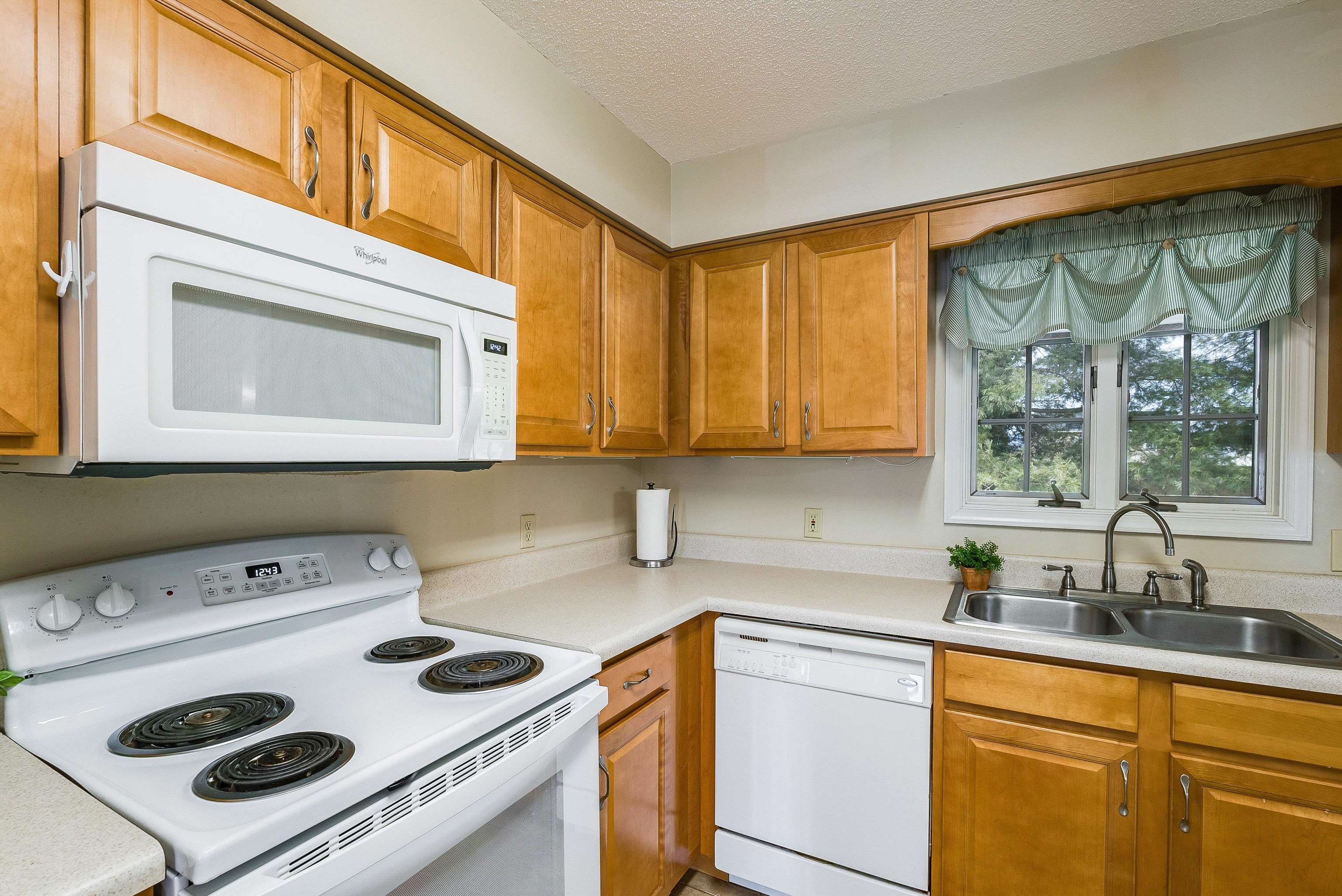 2015 HAMPTON DR, WAYNESBORO, Virginia 22980, 2 Bedrooms Bedrooms, ,2 BathroomsBathrooms,Residential,2015 HAMPTON DR,672337 MLS # 672337