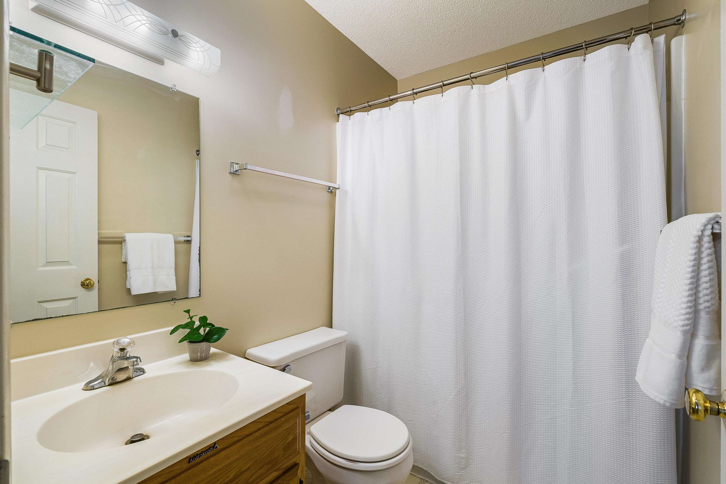 2015 HAMPTON DR, WAYNESBORO, Virginia 22980, 2 Bedrooms Bedrooms, ,2 BathroomsBathrooms,Residential,2015 HAMPTON DR,672337 MLS # 672337