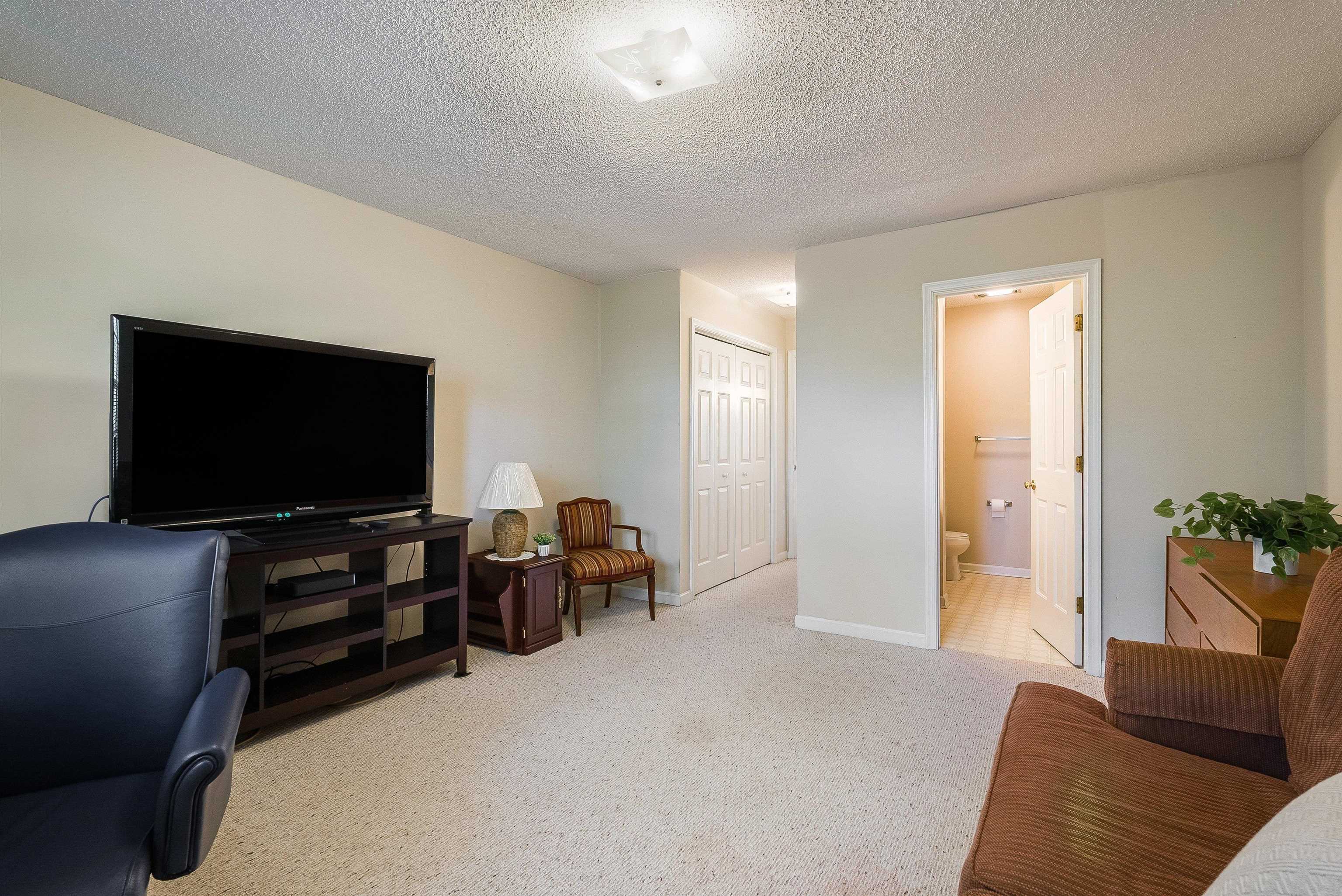 2015 HAMPTON DR, WAYNESBORO, Virginia 22980, 2 Bedrooms Bedrooms, ,2 BathroomsBathrooms,Residential,2015 HAMPTON DR,672337 MLS # 672337