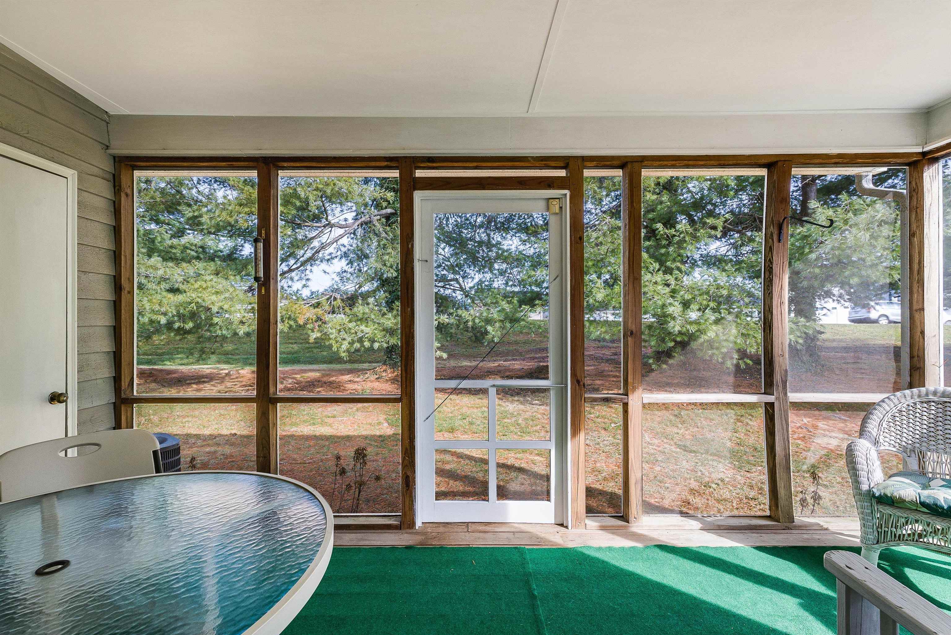 2015 HAMPTON DR, WAYNESBORO, Virginia 22980, 2 Bedrooms Bedrooms, ,2 BathroomsBathrooms,Residential,2015 HAMPTON DR,672337 MLS # 672337