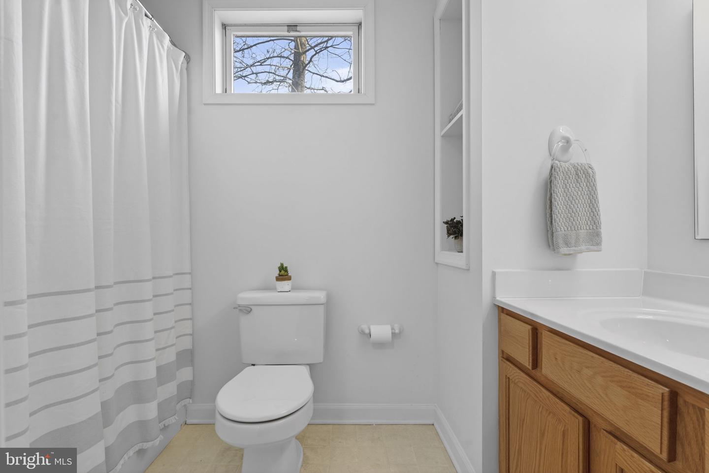 5840 RIDGECREST AVE, WARRENTON, Virginia 20187, 4 Bedrooms Bedrooms, ,3 BathroomsBathrooms,Residential,For sale,5840 RIDGECREST AVE,VAFQ2019326 MLS # VAFQ2019326