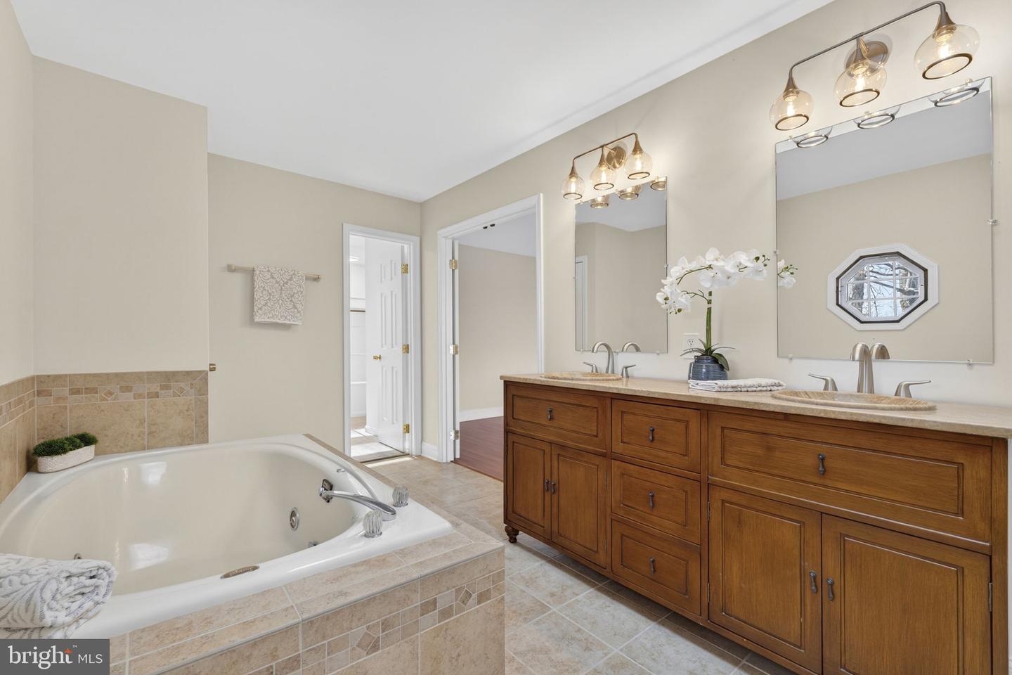 5840 RIDGECREST AVE, WARRENTON, Virginia 20187, 4 Bedrooms Bedrooms, ,3 BathroomsBathrooms,Residential,For sale,5840 RIDGECREST AVE,VAFQ2019326 MLS # VAFQ2019326