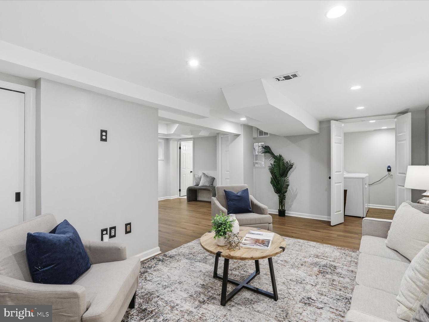 6437 SPRING TER, FALLS CHURCH, Virginia 22042, 3 Bedrooms Bedrooms, ,3 BathroomsBathrooms,Residential,For sale,6437 SPRING TER,VAFX2281004 MLS # VAFX2281004