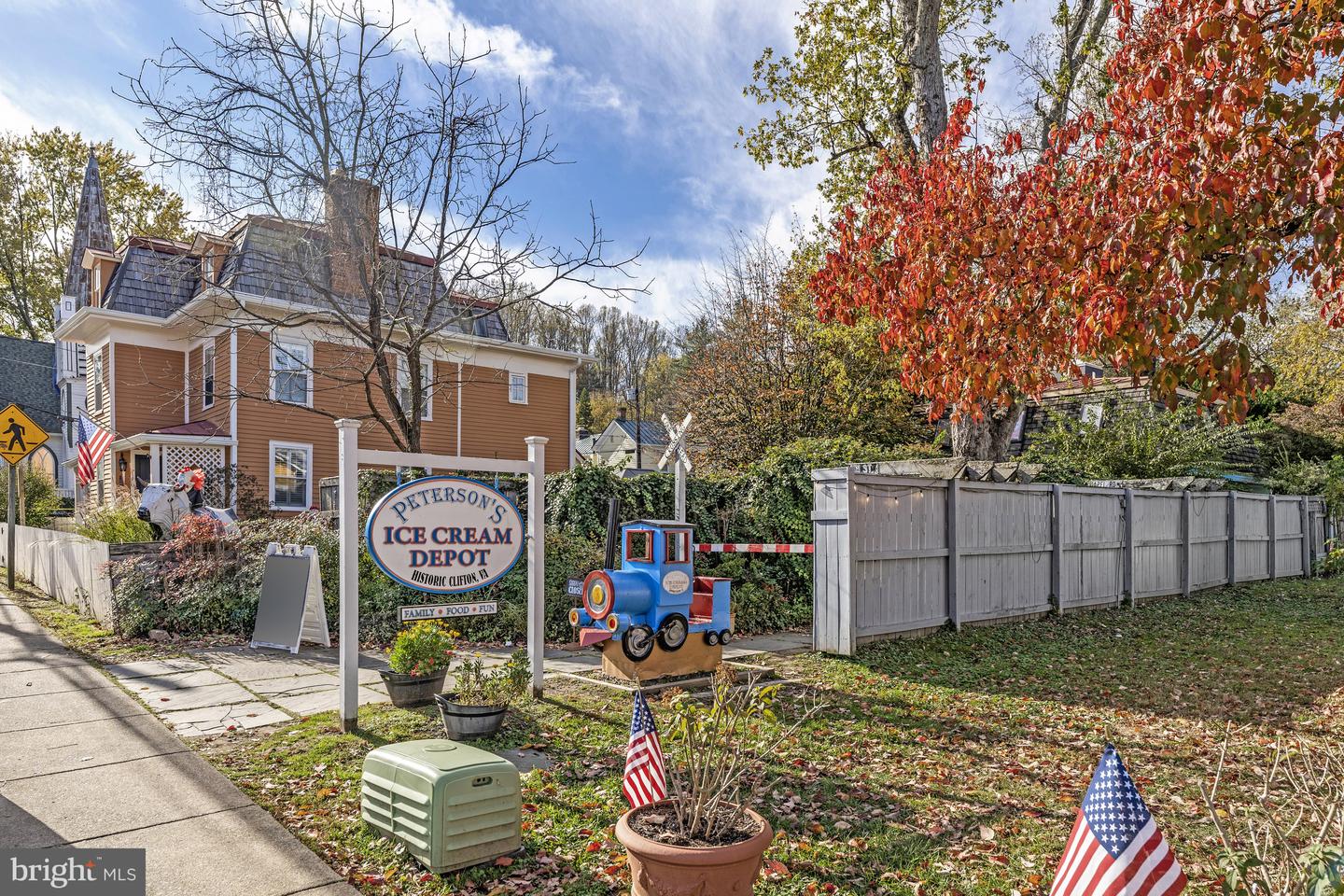 7480 DUNQUIN CT, CLIFTON, Virginia 20124, 4 Bedrooms Bedrooms, 21 Rooms Rooms,4 BathroomsBathrooms,Residential,For sale,7480 DUNQUIN CT,VAFX2283784 MLS # VAFX2283784