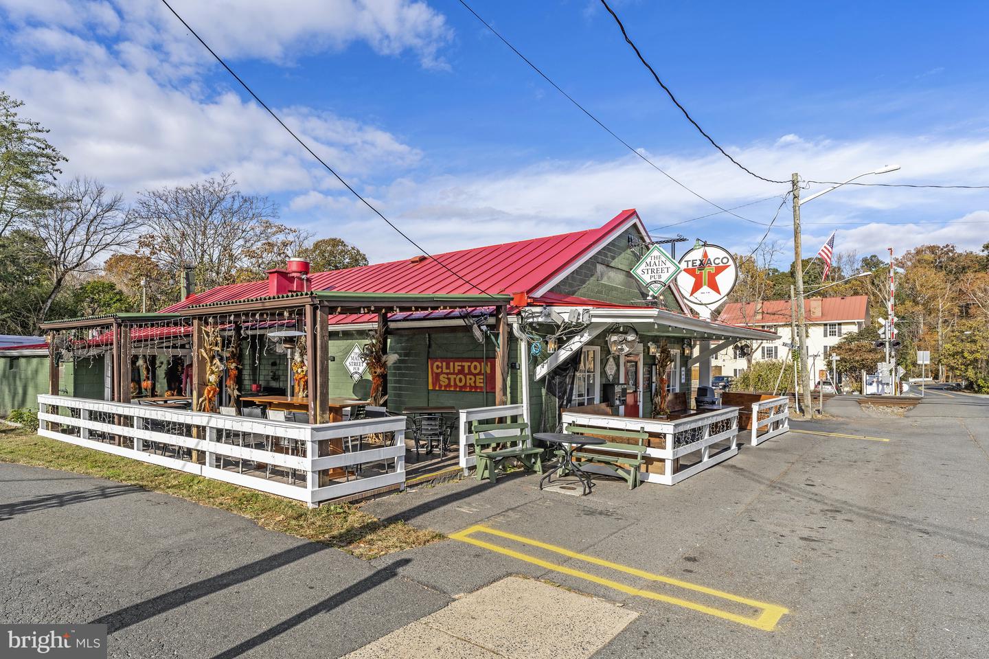 7480 DUNQUIN CT, CLIFTON, Virginia 20124, 4 Bedrooms Bedrooms, 21 Rooms Rooms,4 BathroomsBathrooms,Residential,For sale,7480 DUNQUIN CT,VAFX2283784 MLS # VAFX2283784