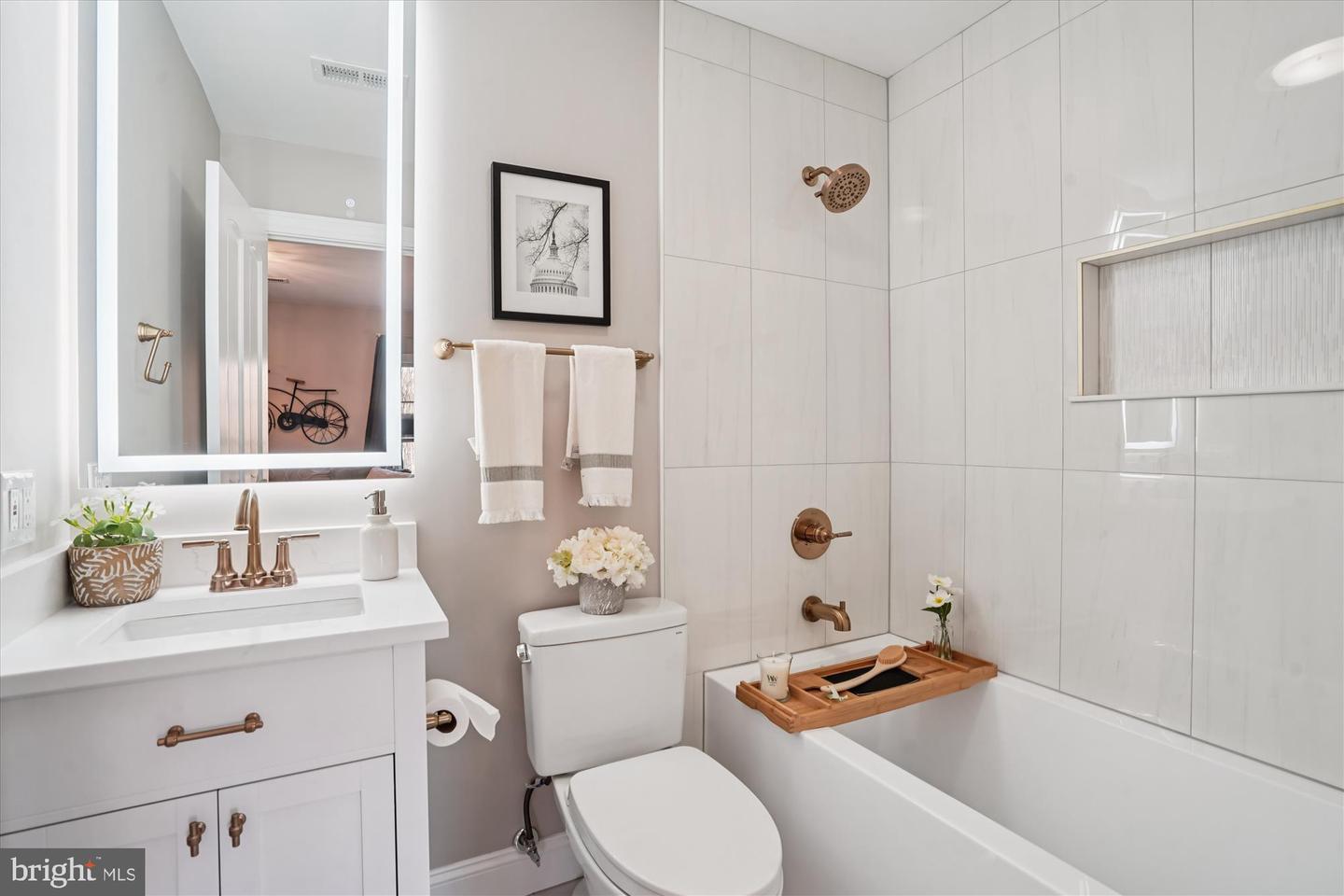 7480 DUNQUIN CT, CLIFTON, Virginia 20124, 4 Bedrooms Bedrooms, 21 Rooms Rooms,4 BathroomsBathrooms,Residential,For sale,7480 DUNQUIN CT,VAFX2283784 MLS # VAFX2283784