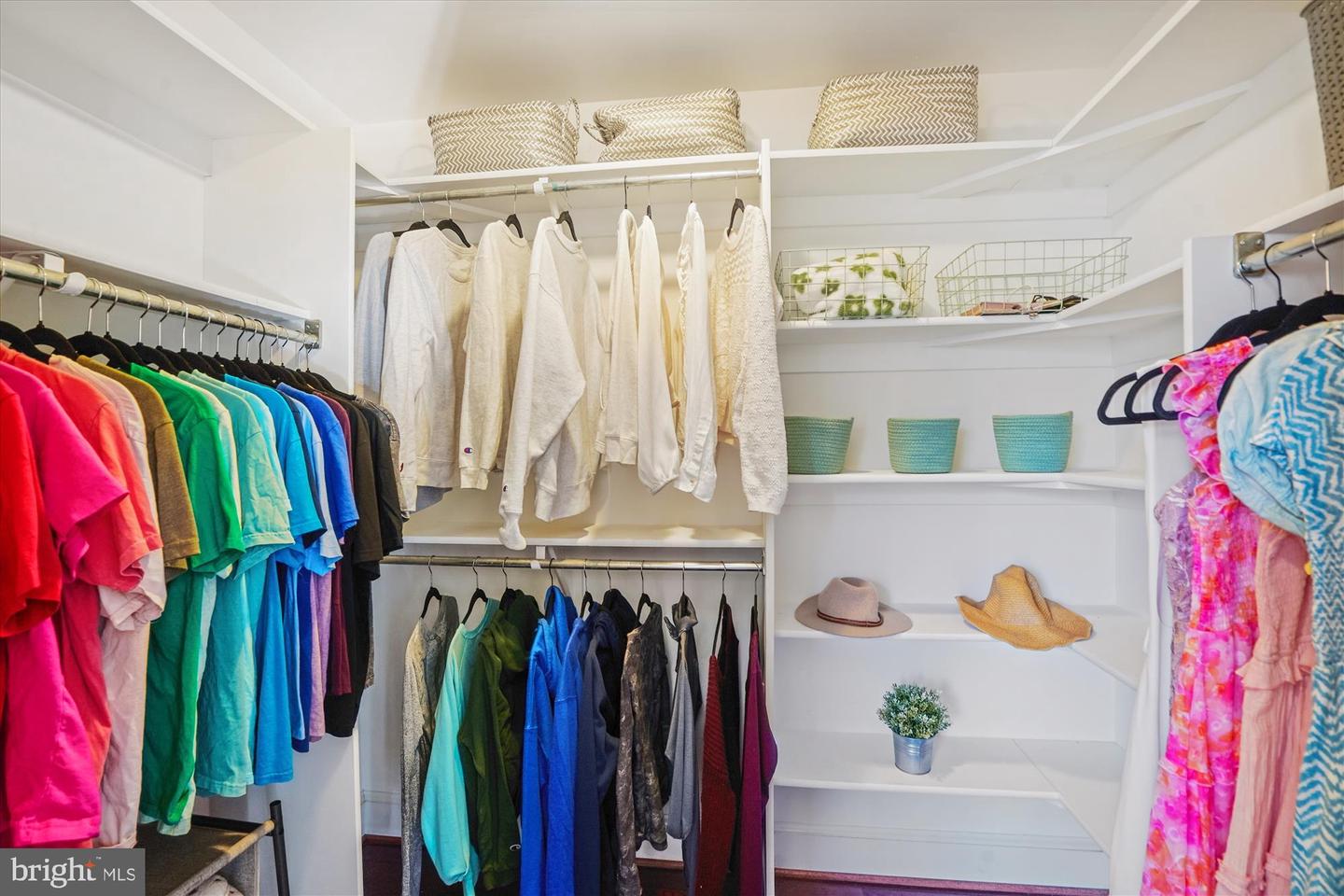 7480 DUNQUIN CT, CLIFTON, Virginia 20124, 4 Bedrooms Bedrooms, 21 Rooms Rooms,4 BathroomsBathrooms,Residential,For sale,7480 DUNQUIN CT,VAFX2283784 MLS # VAFX2283784