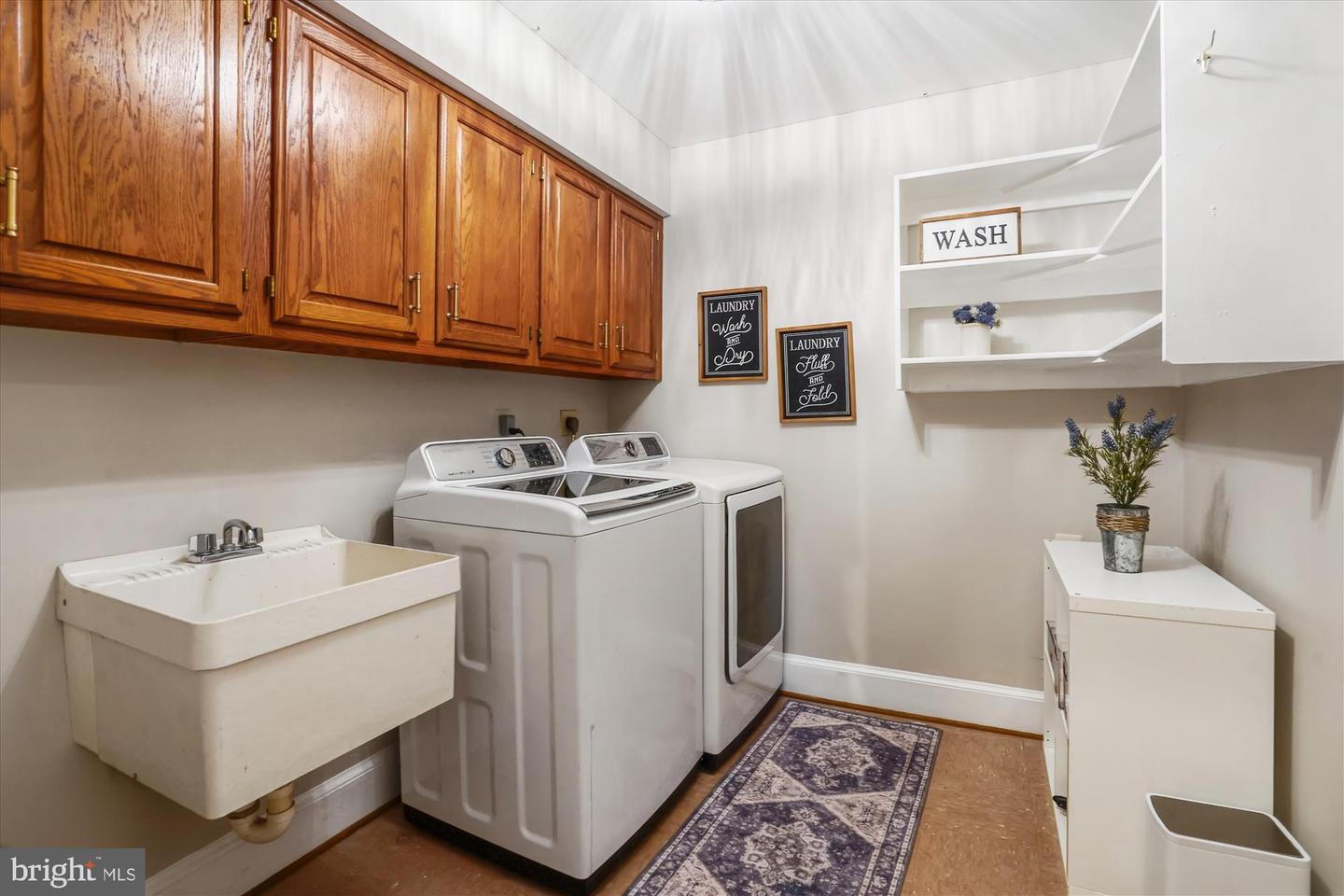 7480 DUNQUIN CT, CLIFTON, Virginia 20124, 4 Bedrooms Bedrooms, 21 Rooms Rooms,4 BathroomsBathrooms,Residential,For sale,7480 DUNQUIN CT,VAFX2283784 MLS # VAFX2283784