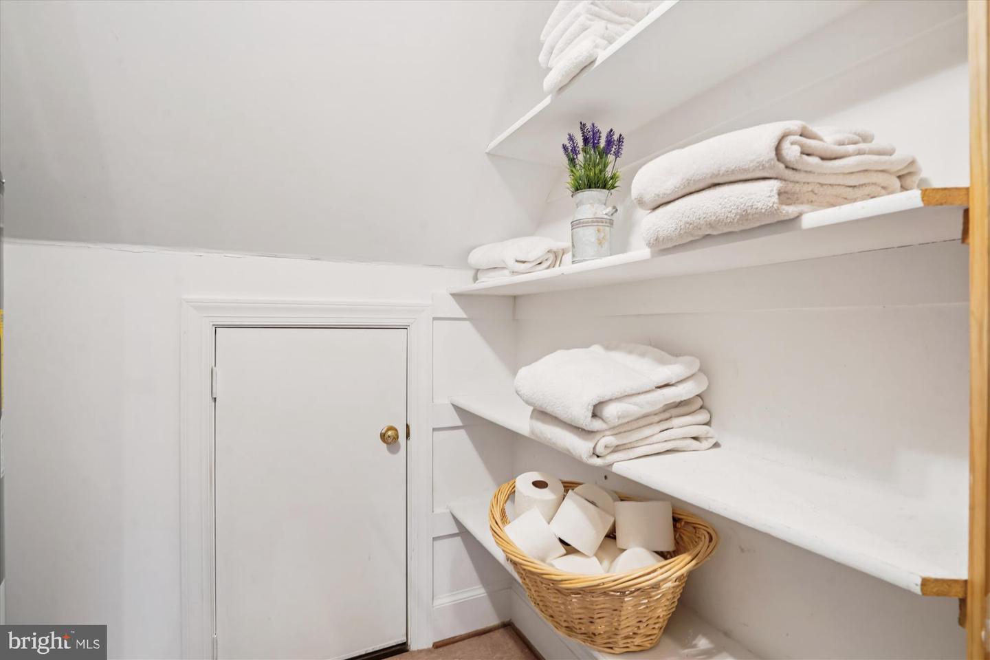 7480 DUNQUIN CT, CLIFTON, Virginia 20124, 4 Bedrooms Bedrooms, 21 Rooms Rooms,4 BathroomsBathrooms,Residential,For sale,7480 DUNQUIN CT,VAFX2283784 MLS # VAFX2283784