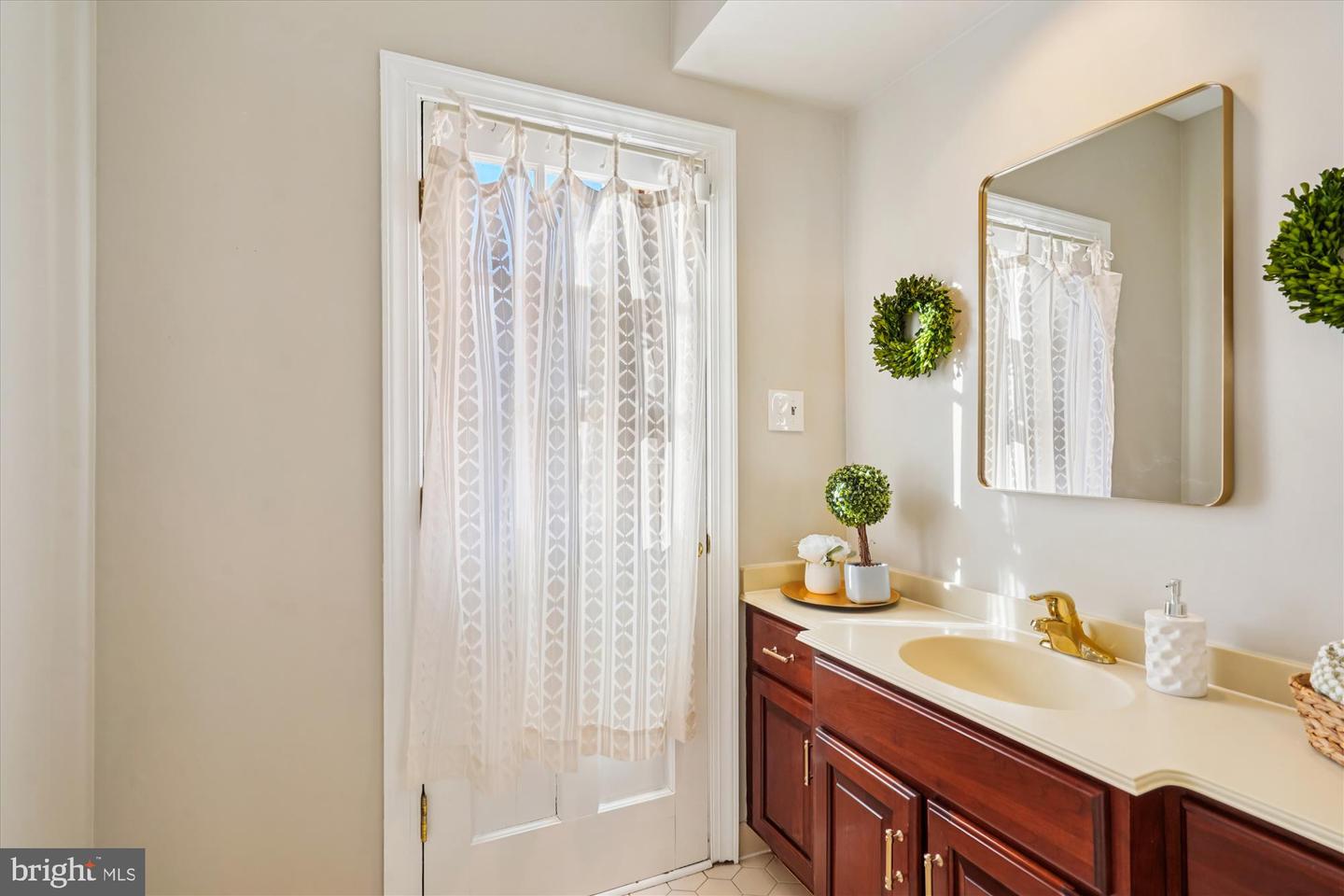 7480 DUNQUIN CT, CLIFTON, Virginia 20124, 4 Bedrooms Bedrooms, 21 Rooms Rooms,4 BathroomsBathrooms,Residential,For sale,7480 DUNQUIN CT,VAFX2283784 MLS # VAFX2283784