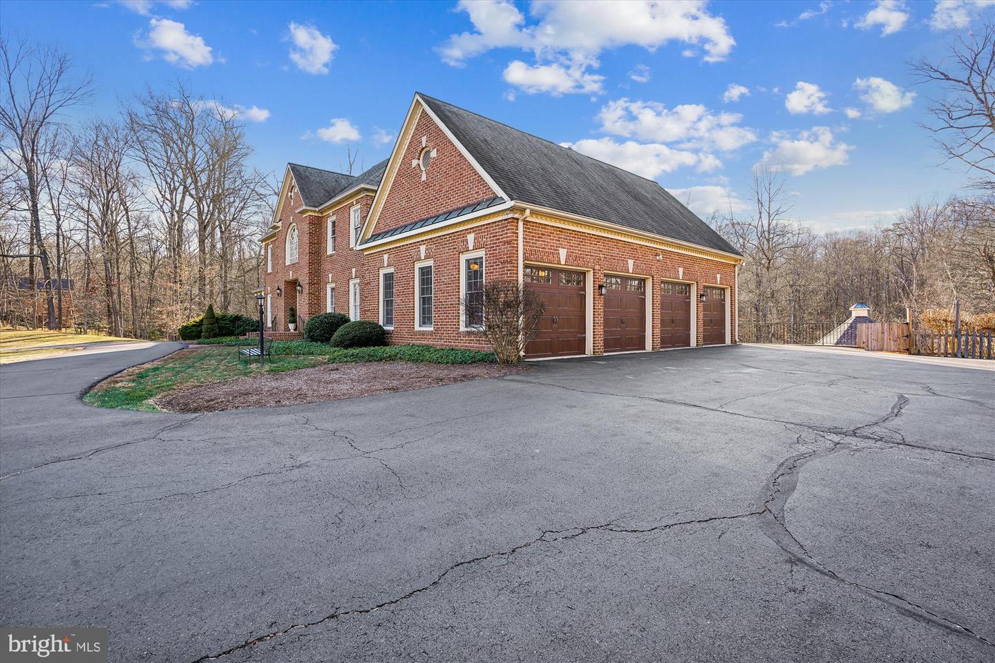 7480 DUNQUIN CT, CLIFTON, Virginia 20124, 4 Bedrooms Bedrooms, 21 Rooms Rooms,4 BathroomsBathrooms,Residential,For sale,7480 DUNQUIN CT,VAFX2283784 MLS # VAFX2283784