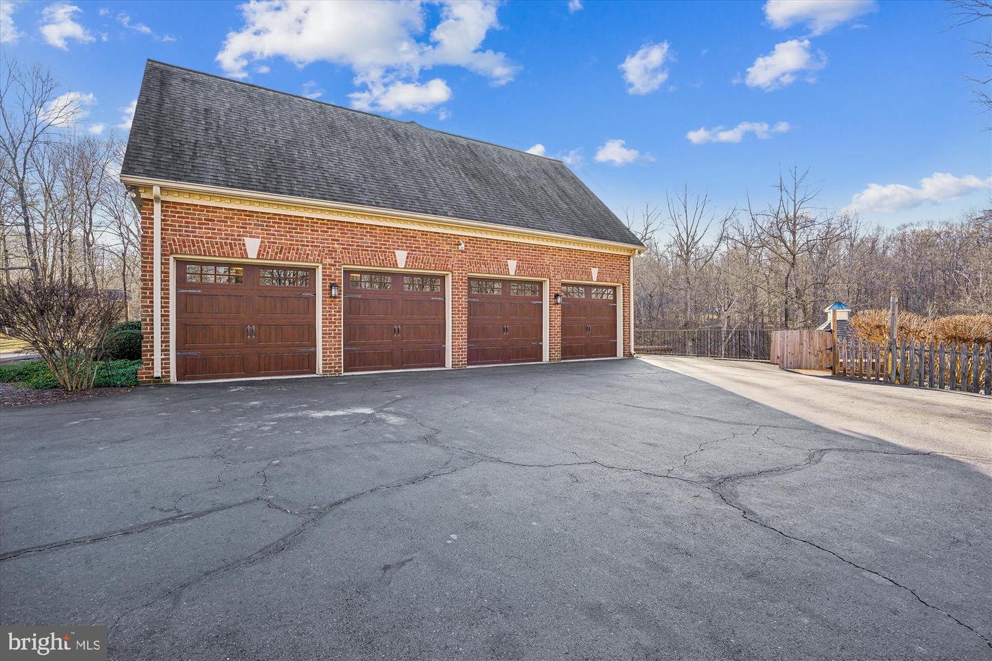 7480 DUNQUIN CT, CLIFTON, Virginia 20124, 4 Bedrooms Bedrooms, 21 Rooms Rooms,4 BathroomsBathrooms,Residential,For sale,7480 DUNQUIN CT,VAFX2283784 MLS # VAFX2283784