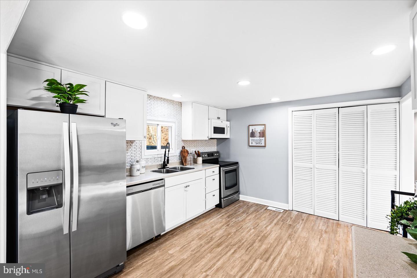 27 TRUSLOW RD, FREDERICKSBURG, Virginia 22405, 3 Bedrooms Bedrooms, 8 Rooms Rooms,1 BathroomBathrooms,Residential,For sale,27 TRUSLOW RD,VAST2044954 MLS # VAST2044954