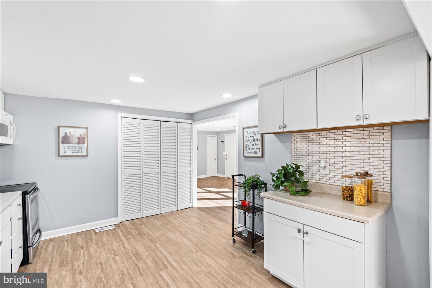 27 TRUSLOW RD, FREDERICKSBURG, Virginia 22405, 3 Bedrooms Bedrooms, 8 Rooms Rooms,1 BathroomBathrooms,Residential,For sale,27 TRUSLOW RD,VAST2044954 MLS # VAST2044954