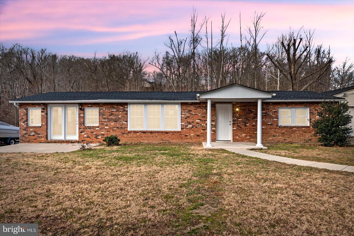 27 TRUSLOW RD, FREDERICKSBURG, Virginia 22405, 3 Bedrooms Bedrooms, 8 Rooms Rooms,1 BathroomBathrooms,Residential,For sale,27 TRUSLOW RD,VAST2044954 MLS # VAST2044954