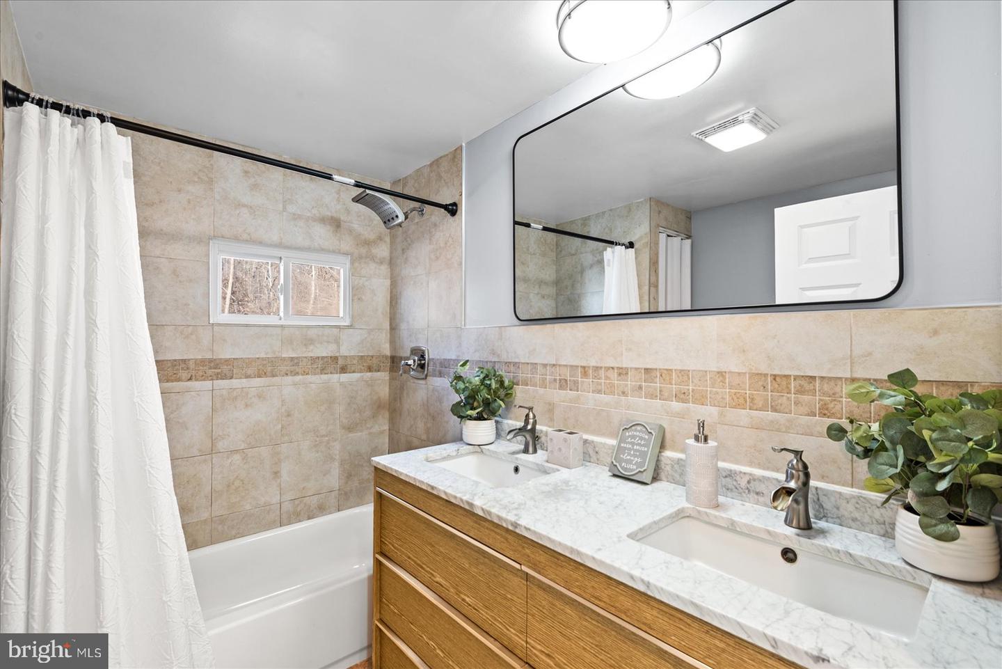 27 TRUSLOW RD, FREDERICKSBURG, Virginia 22405, 3 Bedrooms Bedrooms, 8 Rooms Rooms,1 BathroomBathrooms,Residential,For sale,27 TRUSLOW RD,VAST2044954 MLS # VAST2044954