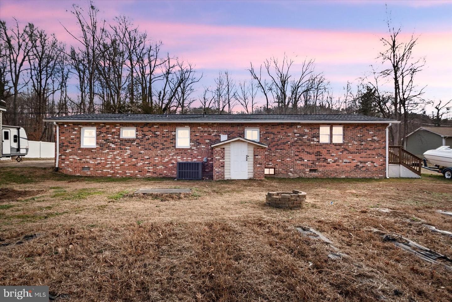 27 TRUSLOW RD, FREDERICKSBURG, Virginia 22405, 3 Bedrooms Bedrooms, 8 Rooms Rooms,1 BathroomBathrooms,Residential,For sale,27 TRUSLOW RD,VAST2044954 MLS # VAST2044954