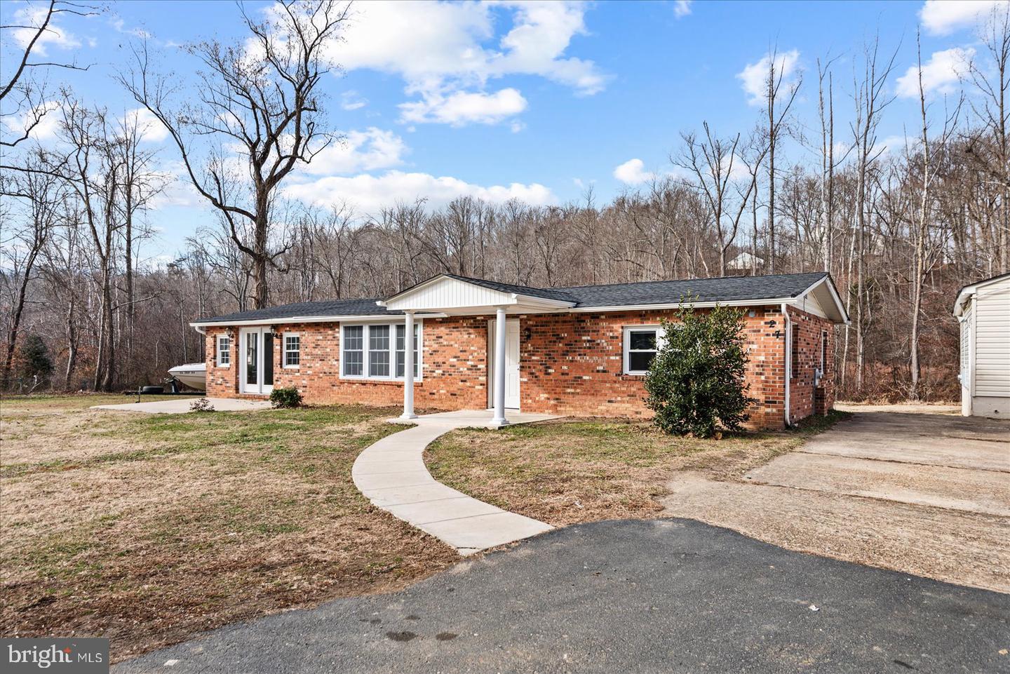 27 TRUSLOW RD, FREDERICKSBURG, Virginia 22405, 3 Bedrooms Bedrooms, 8 Rooms Rooms,1 BathroomBathrooms,Residential,For sale,27 TRUSLOW RD,VAST2044954 MLS # VAST2044954