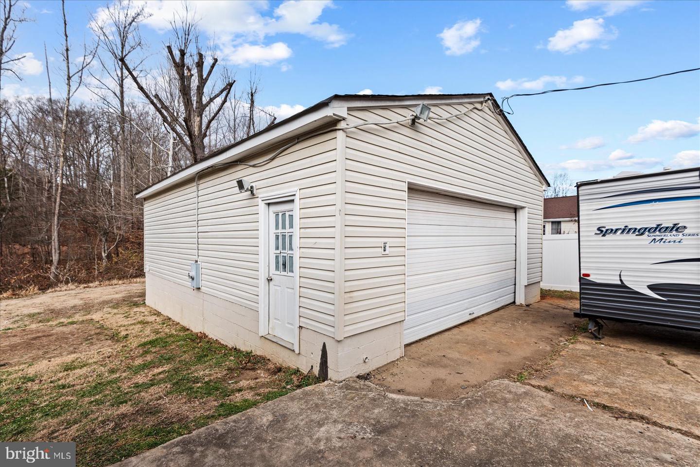 27 TRUSLOW RD, FREDERICKSBURG, Virginia 22405, 3 Bedrooms Bedrooms, 8 Rooms Rooms,1 BathroomBathrooms,Residential,For sale,27 TRUSLOW RD,VAST2044954 MLS # VAST2044954