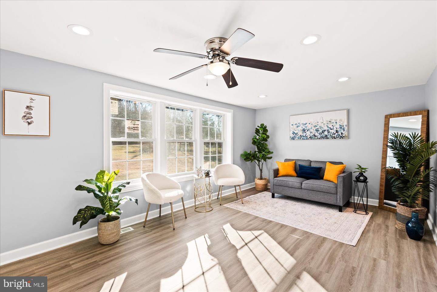 27 TRUSLOW RD, FREDERICKSBURG, Virginia 22405, 3 Bedrooms Bedrooms, 8 Rooms Rooms,1 BathroomBathrooms,Residential,For sale,27 TRUSLOW RD,VAST2044954 MLS # VAST2044954