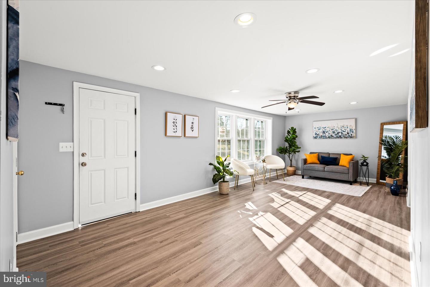 27 TRUSLOW RD, FREDERICKSBURG, Virginia 22405, 3 Bedrooms Bedrooms, 8 Rooms Rooms,1 BathroomBathrooms,Residential,For sale,27 TRUSLOW RD,VAST2044954 MLS # VAST2044954