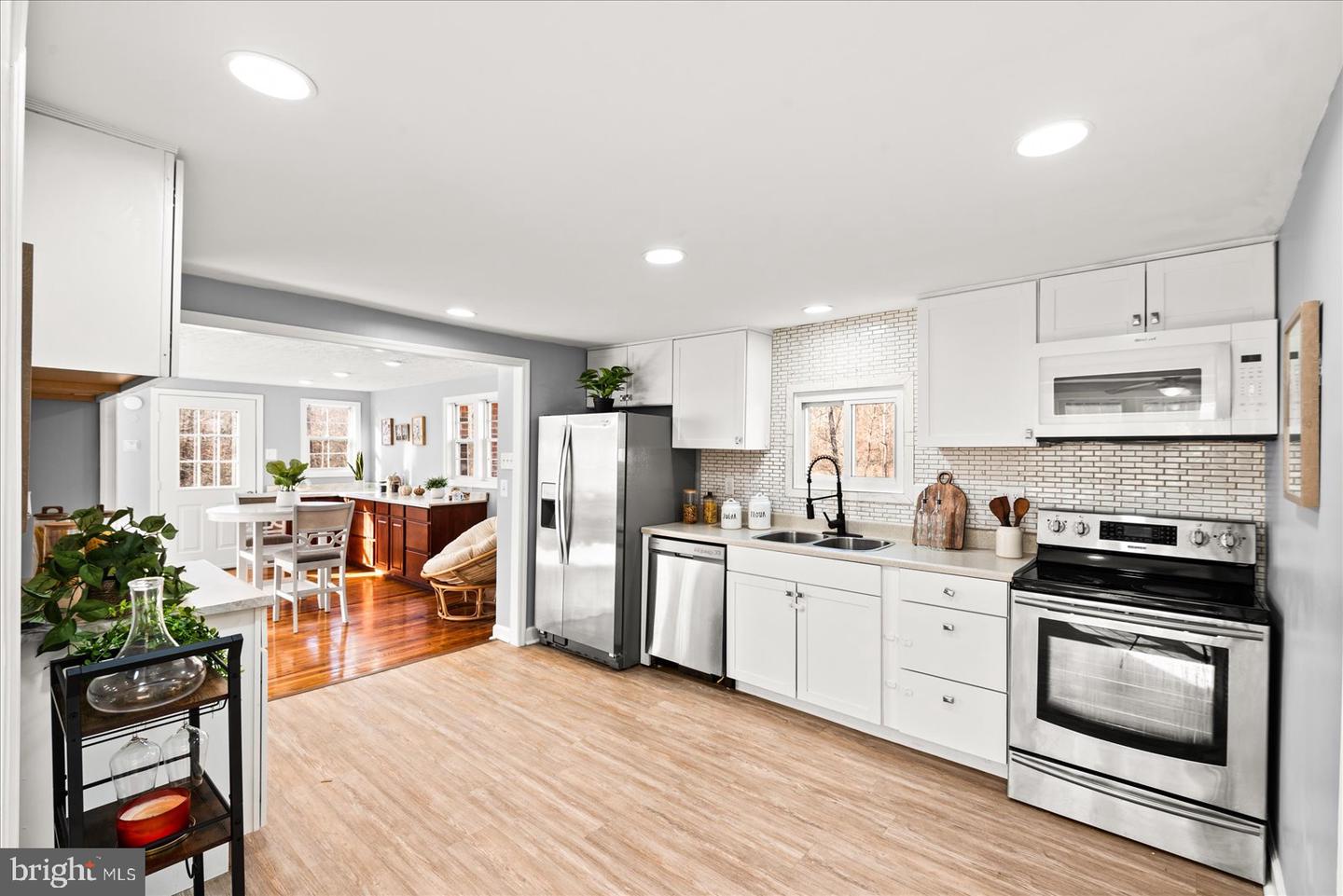 27 TRUSLOW RD, FREDERICKSBURG, Virginia 22405, 3 Bedrooms Bedrooms, 8 Rooms Rooms,1 BathroomBathrooms,Residential,For sale,27 TRUSLOW RD,VAST2044954 MLS # VAST2044954