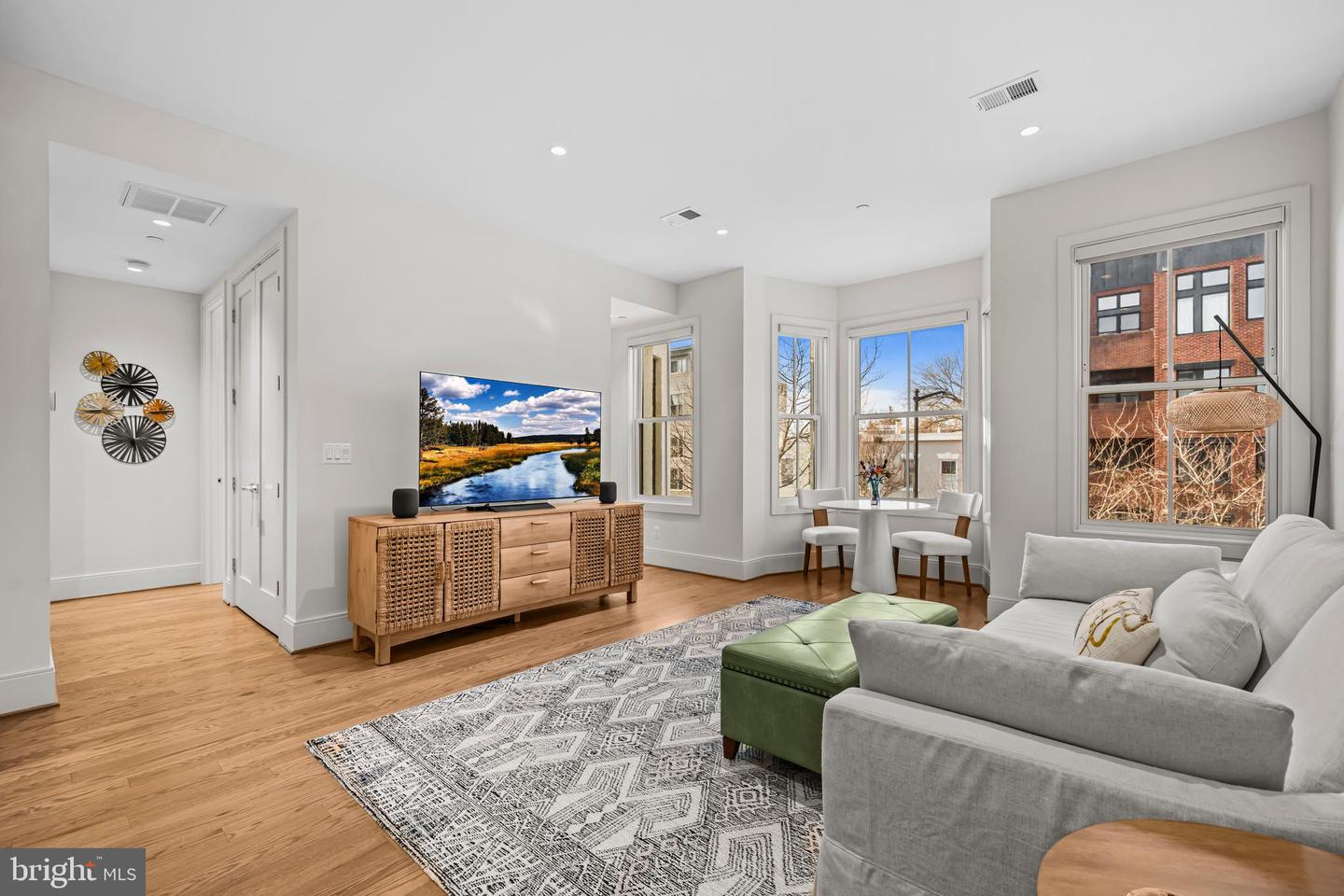 270 15TH ST SE #301, WASHINGTON, District Of Columbia 20003, 2 Bedrooms Bedrooms, ,2 BathroomsBathrooms,Residential,For sale,270 15TH ST SE #301,DCDC2239468 MLS # DCDC2239468