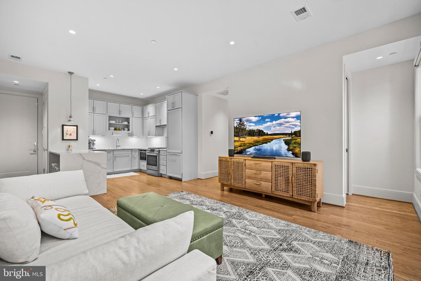 270 15TH ST SE #301, WASHINGTON, District Of Columbia 20003, 2 Bedrooms Bedrooms, ,2 BathroomsBathrooms,Residential,For sale,270 15TH ST SE #301,DCDC2239468 MLS # DCDC2239468