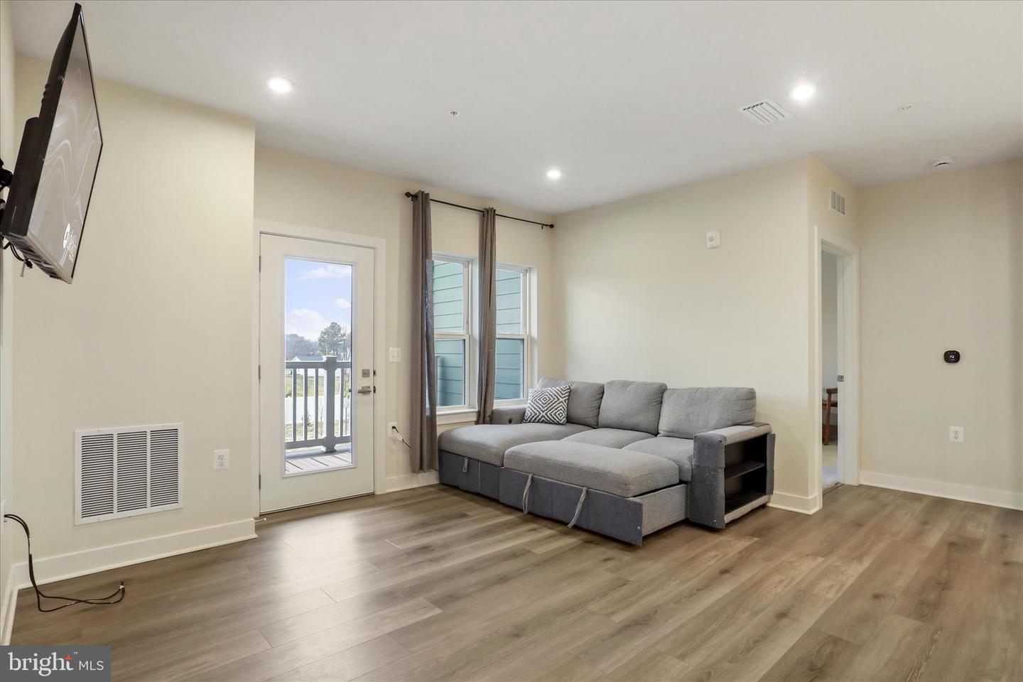 151 MCCORMICK #203, WINCHESTER, Virginia 22602, 2 Bedrooms Bedrooms, ,2 BathroomsBathrooms,Residential,For sale,151 MCCORMICK #203,VAFV2038694 MLS # VAFV2038694