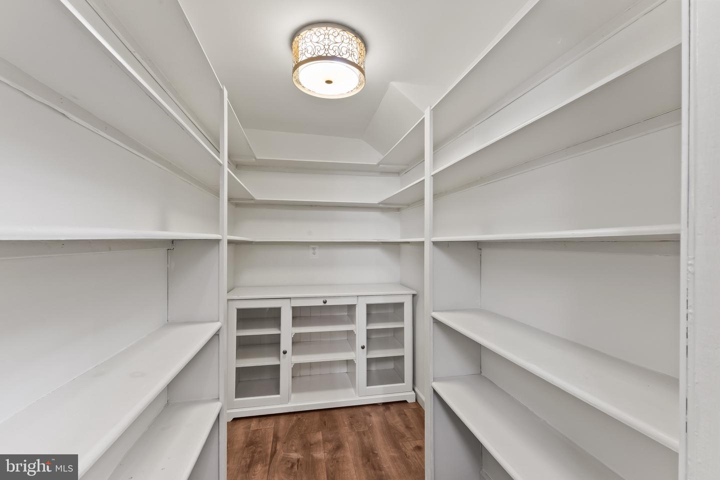 407 TYLER PL, ALEXANDRIA, Virginia 22302, 4 Bedrooms Bedrooms, ,4 BathroomsBathrooms,Residential,For sale,407 TYLER PL,VAAX2052852 MLS # VAAX2052852