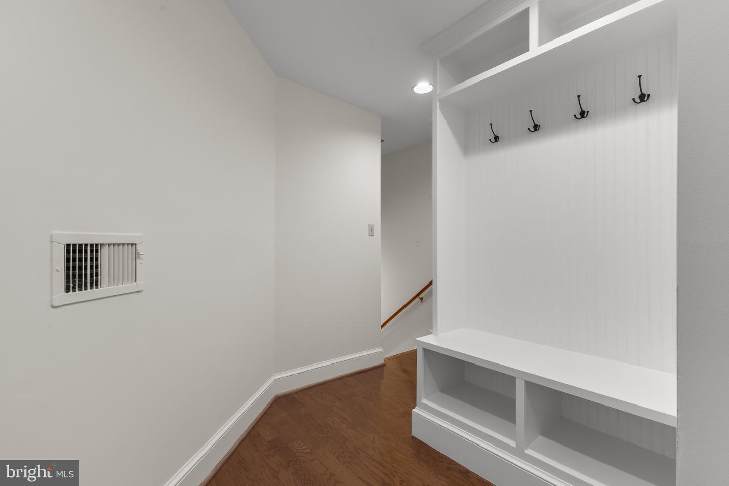 407 TYLER PL, ALEXANDRIA, Virginia 22302, 4 Bedrooms Bedrooms, ,4 BathroomsBathrooms,Residential,For sale,407 TYLER PL,VAAX2052852 MLS # VAAX2052852