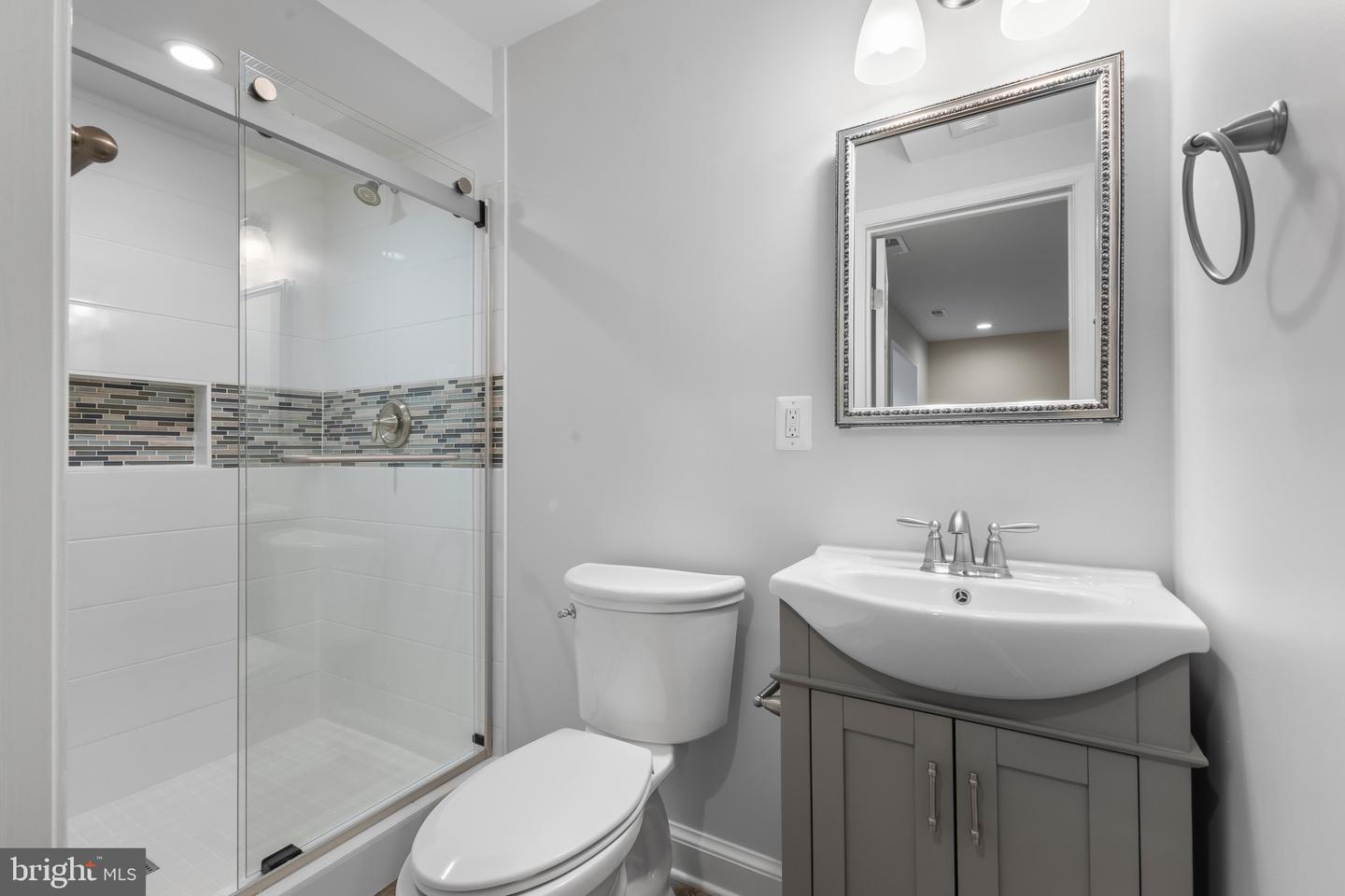 407 TYLER PL, ALEXANDRIA, Virginia 22302, 4 Bedrooms Bedrooms, ,4 BathroomsBathrooms,Residential,For sale,407 TYLER PL,VAAX2052852 MLS # VAAX2052852