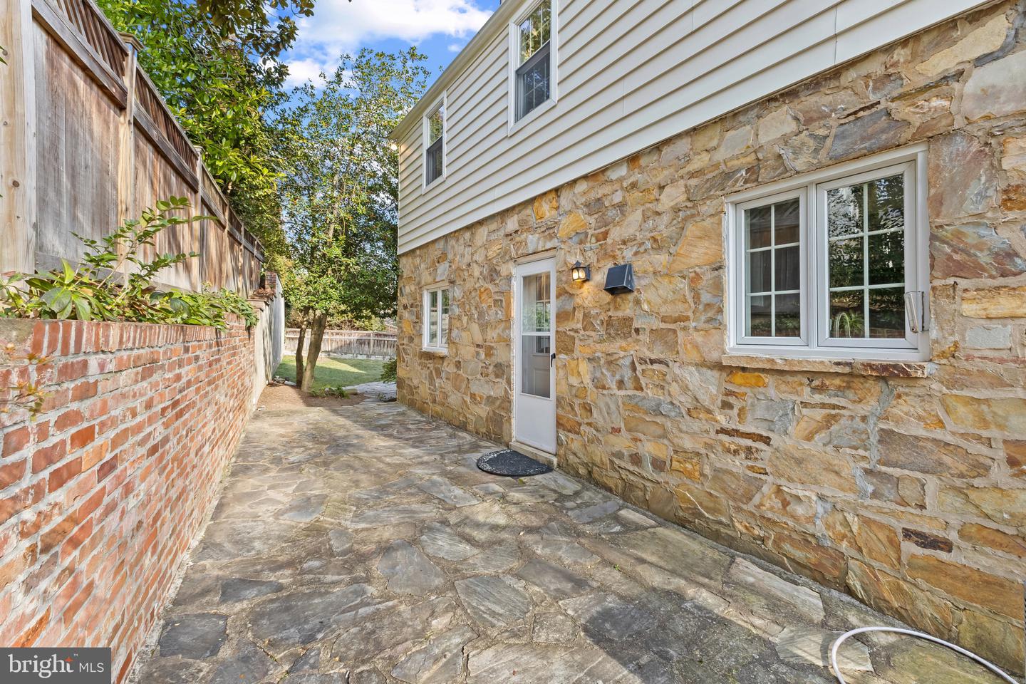 407 TYLER PL, ALEXANDRIA, Virginia 22302, 4 Bedrooms Bedrooms, ,4 BathroomsBathrooms,Residential,For sale,407 TYLER PL,VAAX2052852 MLS # VAAX2052852