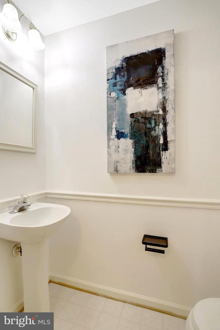 2019 N BUCHANAN CT, ARLINGTON, Virginia 22207, 3 Bedrooms Bedrooms, ,2 BathroomsBathrooms,Residential,For sale,2019 N BUCHANAN CT,VAAR2067374 MLS # VAAR2067374