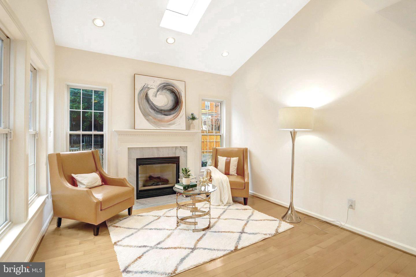 2019 N BUCHANAN CT, ARLINGTON, Virginia 22207, 3 Bedrooms Bedrooms, ,2 BathroomsBathrooms,Residential,For sale,2019 N BUCHANAN CT,VAAR2067374 MLS # VAAR2067374