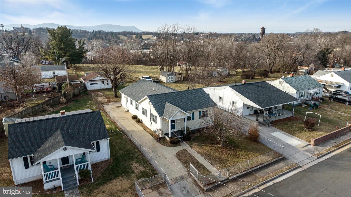 412 BELAIR AVE, FRONT ROYAL, Virginia 22630, 4 Bedrooms Bedrooms, 10 Rooms Rooms,2 BathroomsBathrooms,Residential,For sale,412 BELAIR AVE,VAWR2013052 MLS # VAWR2013052